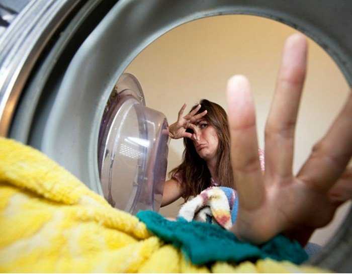 Как избавиться от запаха в стиральной машине — способы и причины