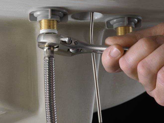 Как правильно установить смеситель в ванной: особенности монтажа на стену