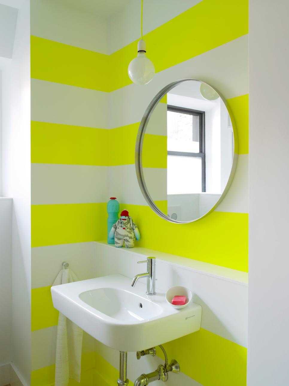 Краска для стен в ванной комнате: ремонт своими руками
