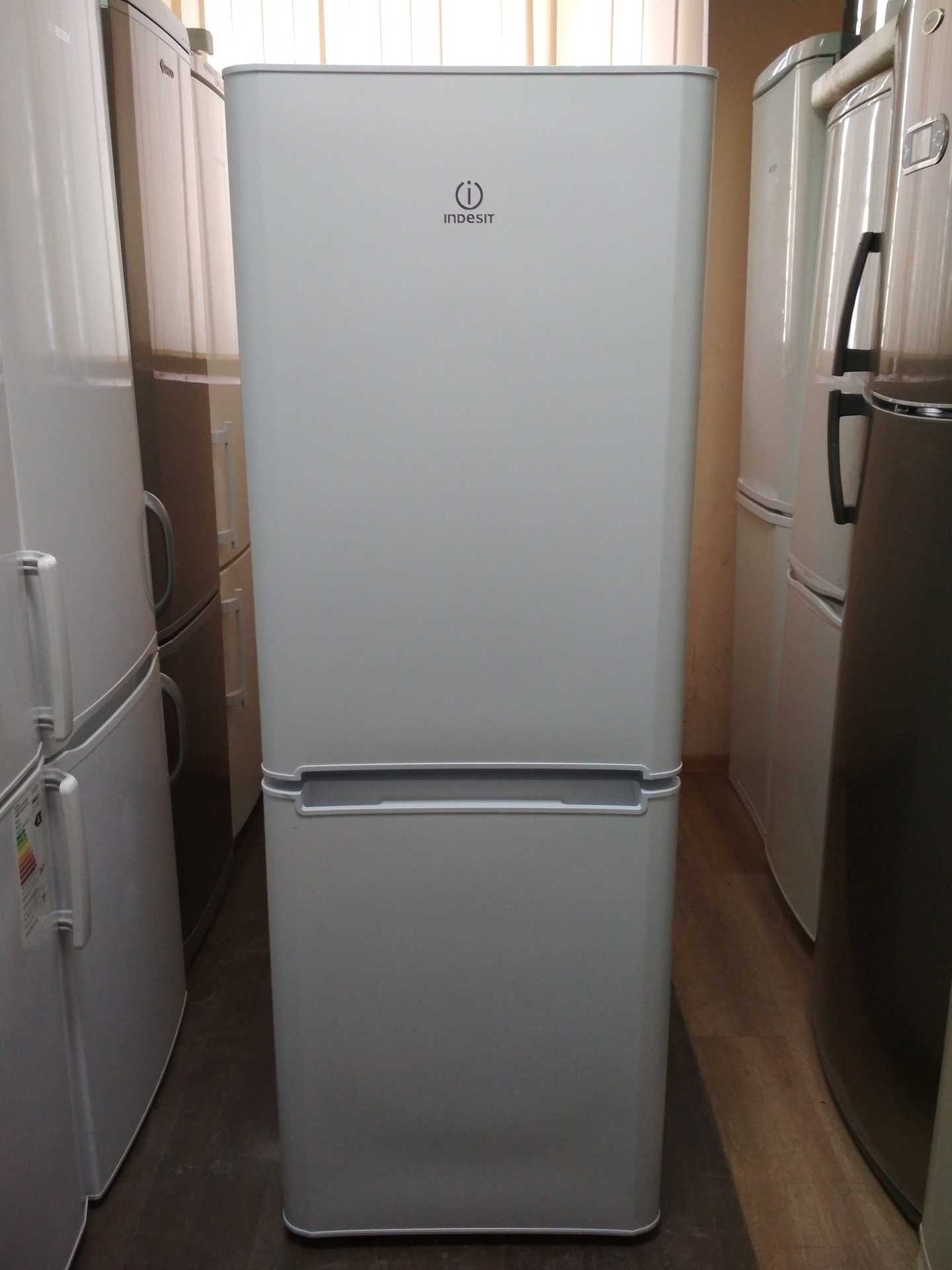 Где купить холодильник индезит. Холодильник Индезит 16. Модели холодильников Индезит двухкамерный.