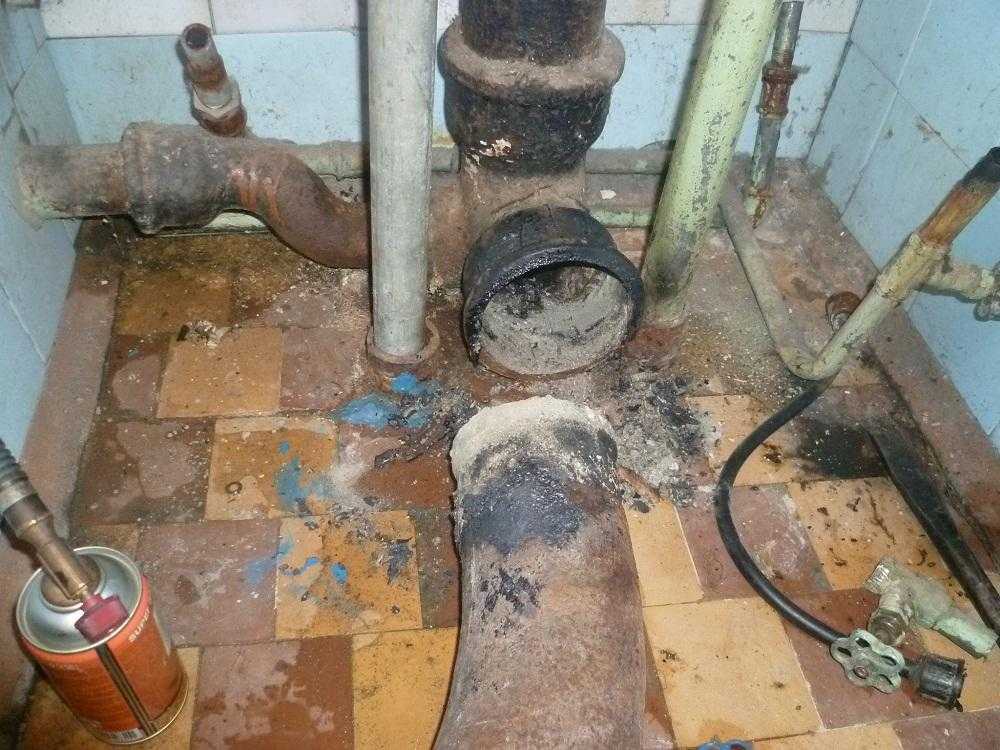 Замена стояка канализации в квартире - как заменить и кто должен это делать