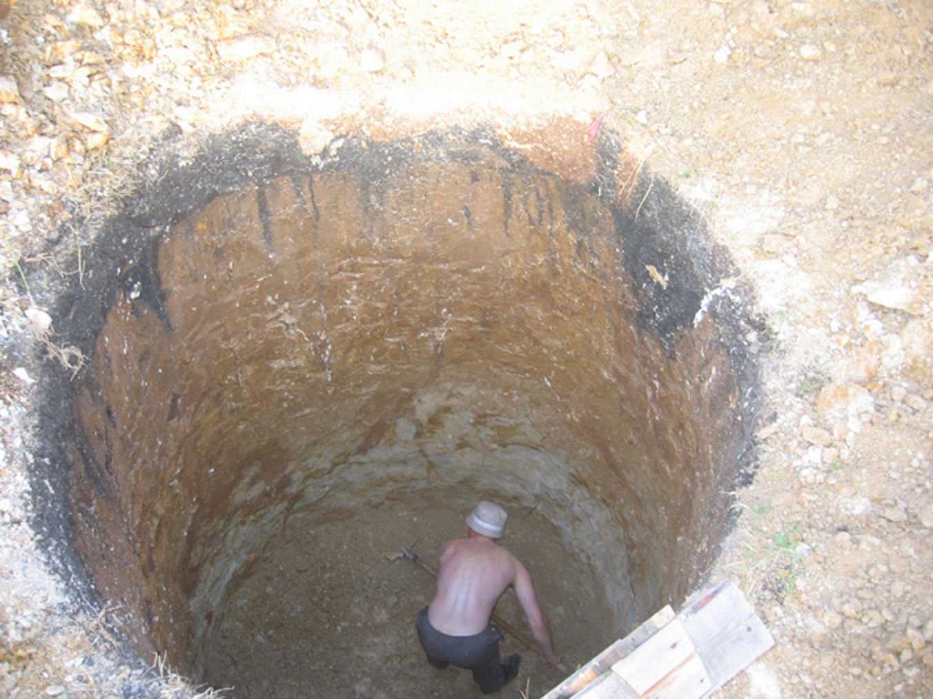 Как сделать выгребную яму в частном доме своими руками