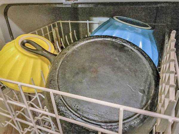 Как правильно загрузить посудомоечную машину: расставим всё на свои места