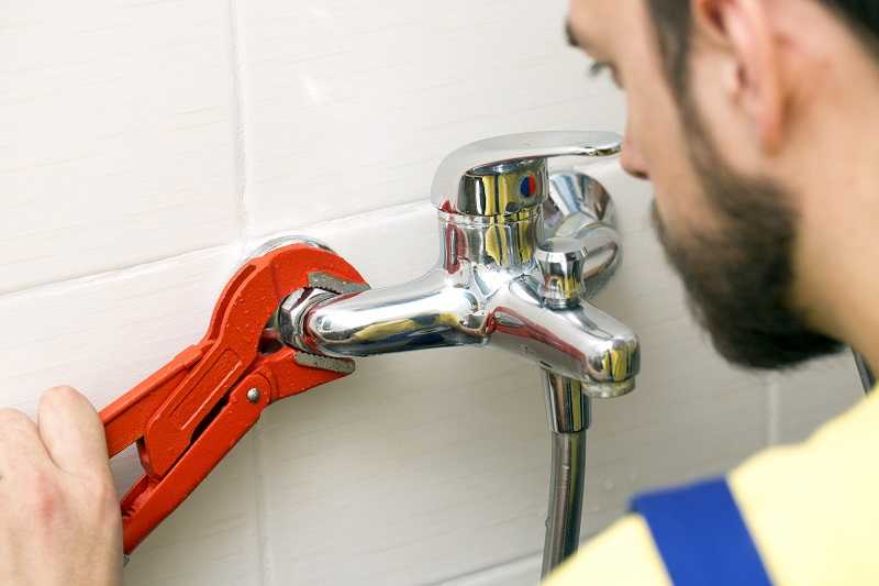 Смеситель для ванны: ремонт переключателя, кран-буксы, устранение течи своими руками (+ видео)