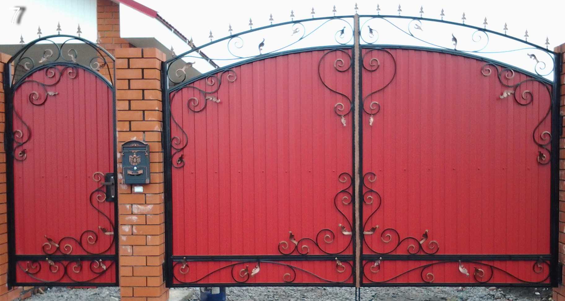 Ворота из профнастила (50 фото):как сделать забор с калиткой из металлопрофиля и профлиста своими руками