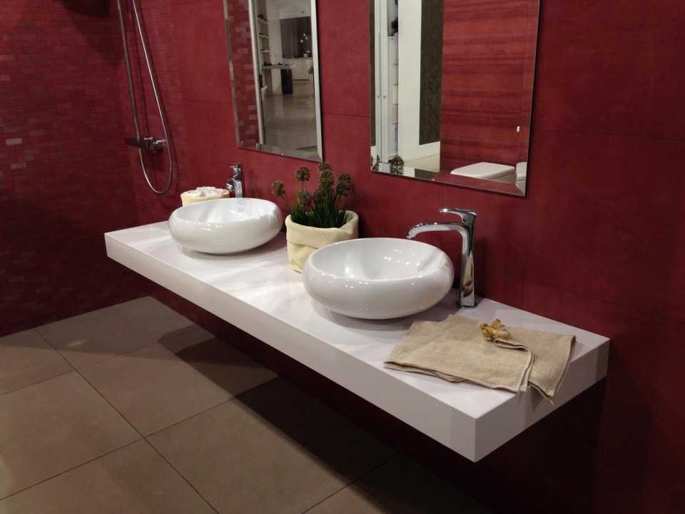 Столешница для ванной комнаты под раковину — стильный и эргономичный предмет с удобной планировкой