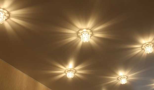 Расположение светильников на потолке: правила, схемы