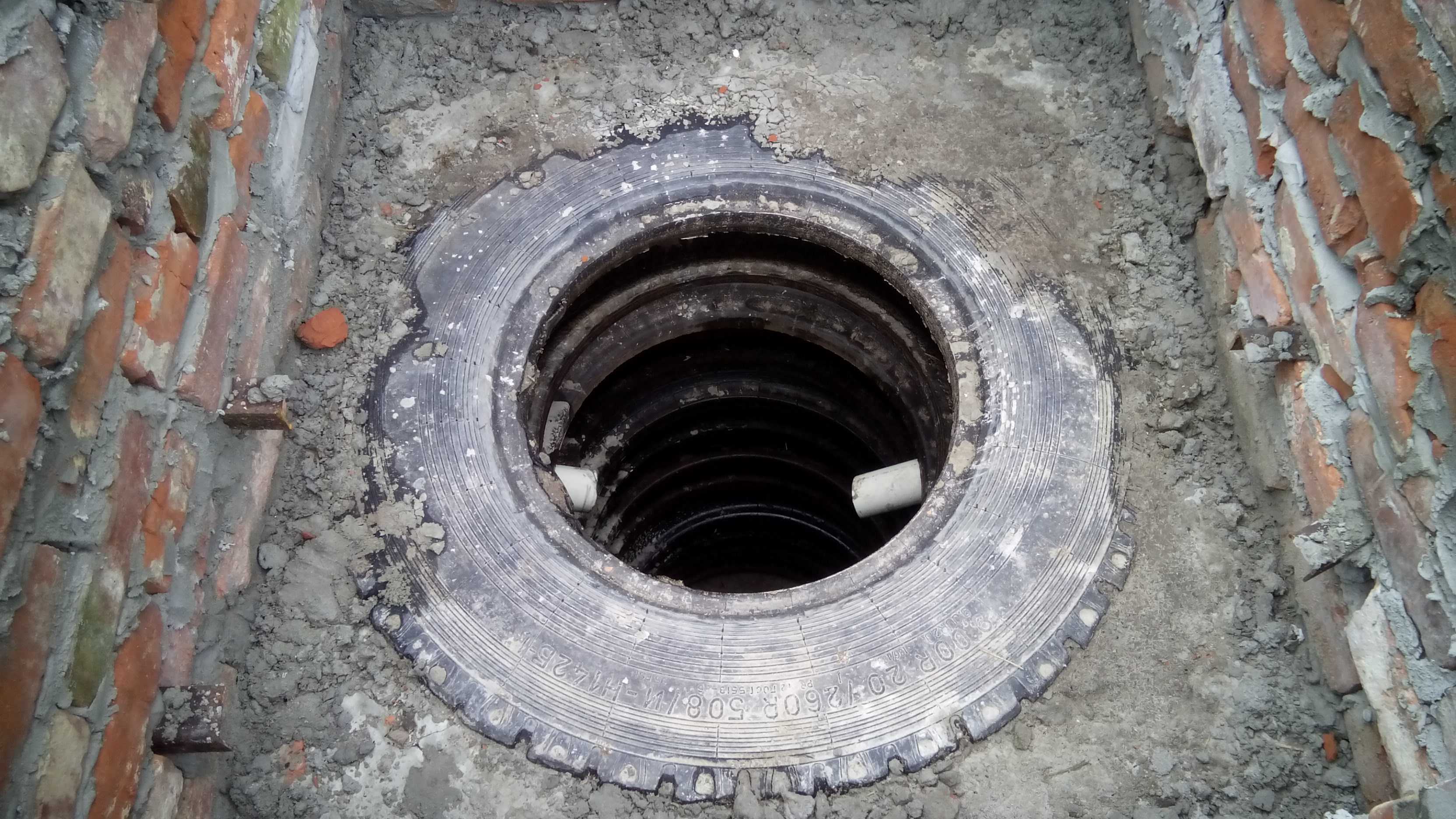 Гидропломба для колодца: как правильно заделать щели в бетонных кольцах