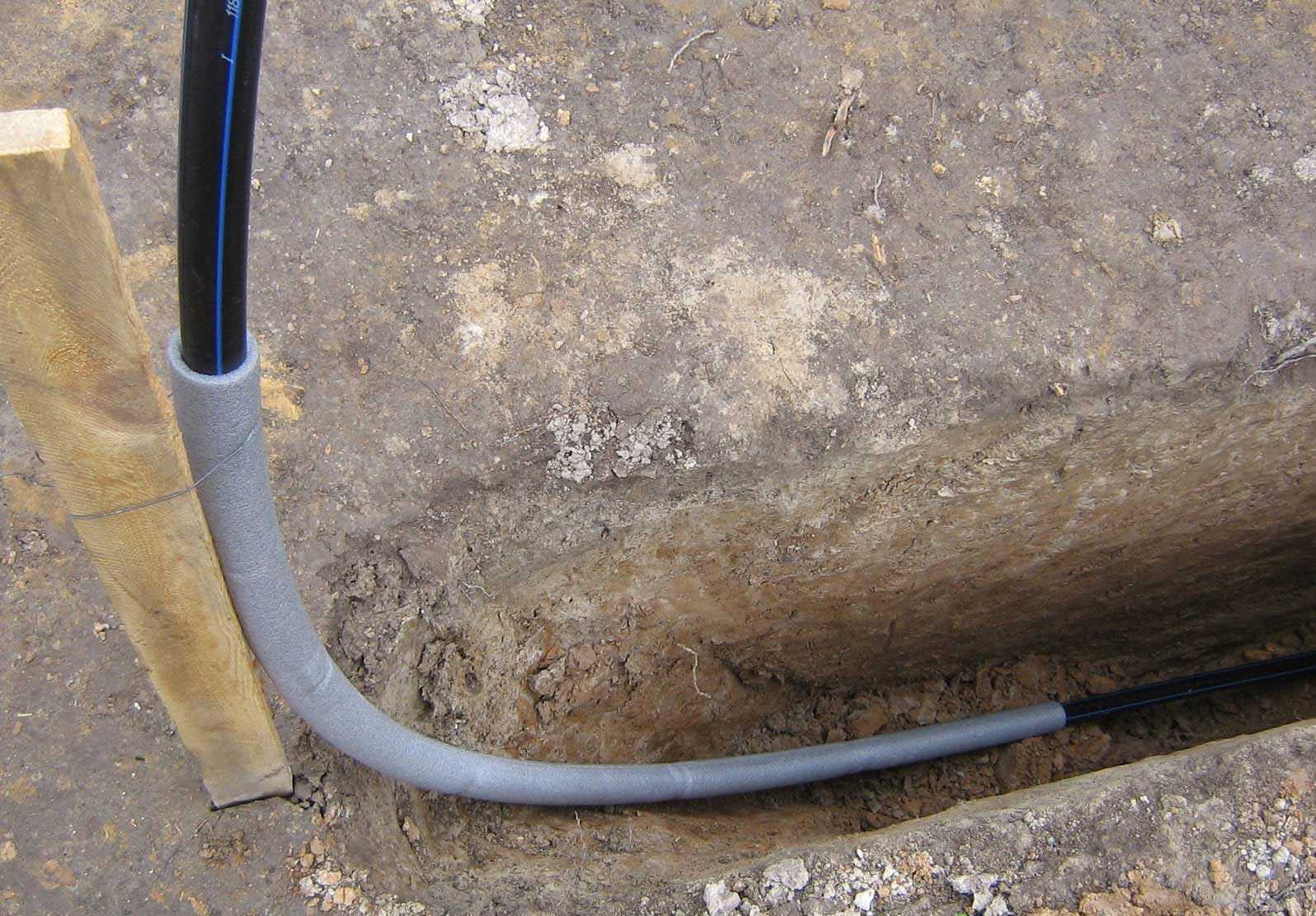 Как утеплить водопроводную трубу в земле, какой материал лучше использовать