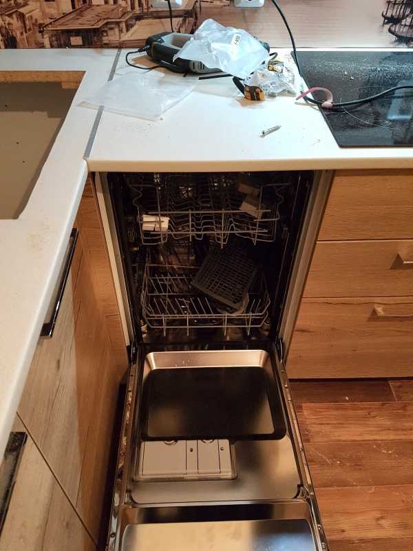 Как установить посудомоечную машину в готовую кухню: монтаж своими руками без вызова мастеров