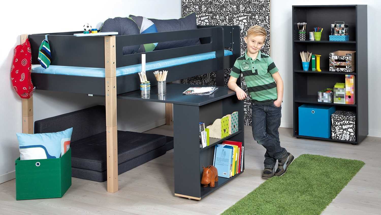 Кровать-чердак (116 фото): с рабочей и игровой зоной внизу, двухъярусная со столом, низкая с горкой, размеры и отзывы родителей