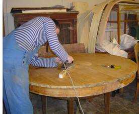 Реставрация шпона: как снять его со старого стола? чем приклеить к мебели? ремонт и восстановление шпона своими руками