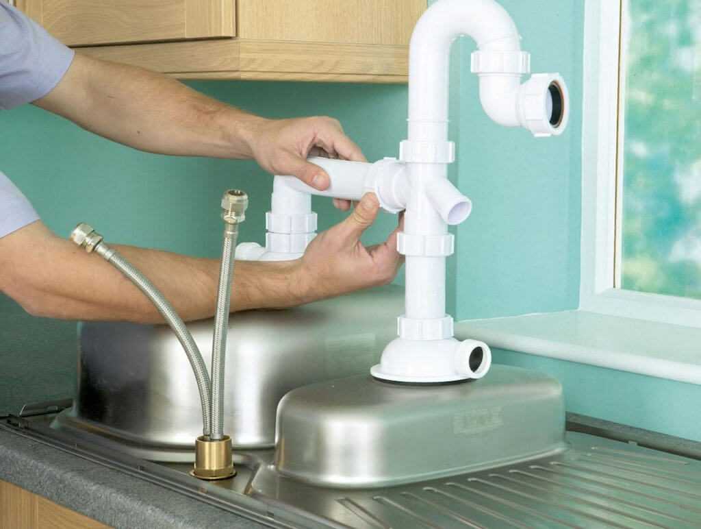 Замена сифона: как почистить сифон от воздушной пробки на кухне или в ванной? как поменять его под мойкой, если он подтекает и появился запах?