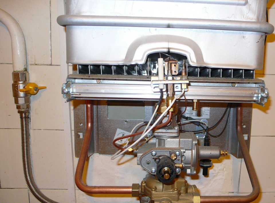 Слабый напор горячей воды из газовой колонки: причины снижения напора + инструктаж по чистке