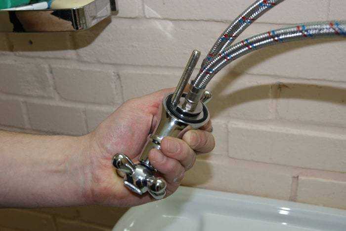 Установка смесителя в ванной своими руками: пошаговая инструкция