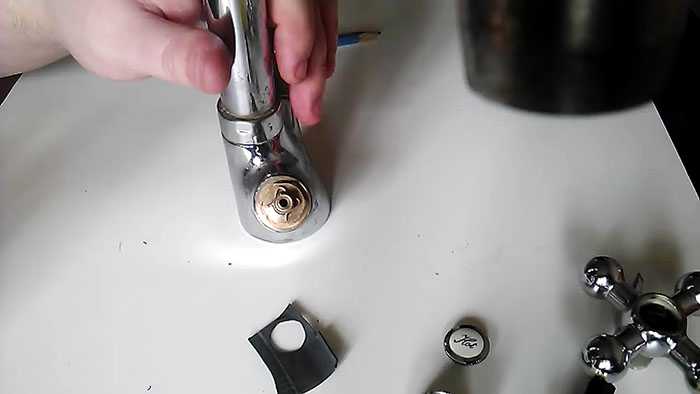 Доступный ремонт однорычажного смесителя для кухни своими руками