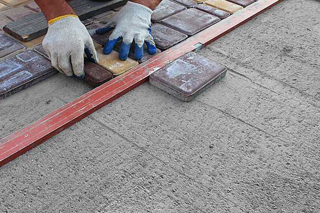 Особенности укладки тротуарной плитки на бетонное основание: пошаговое руководство