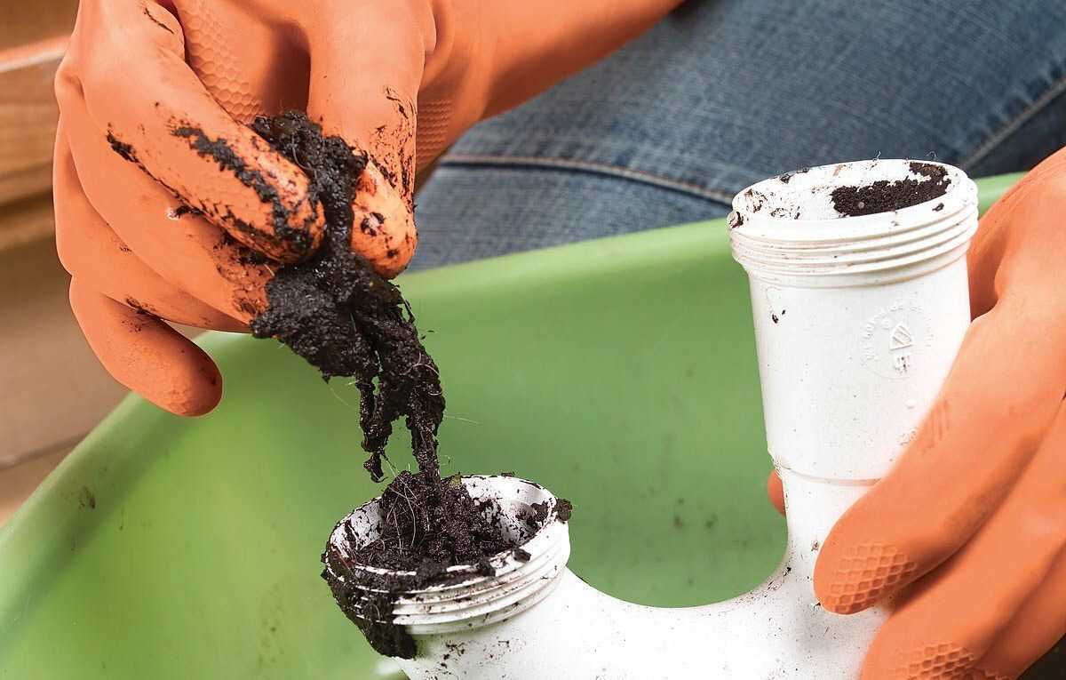 Чем прочистить канализационные трубы в частном доме: разновидности засоров и способы прочистки
